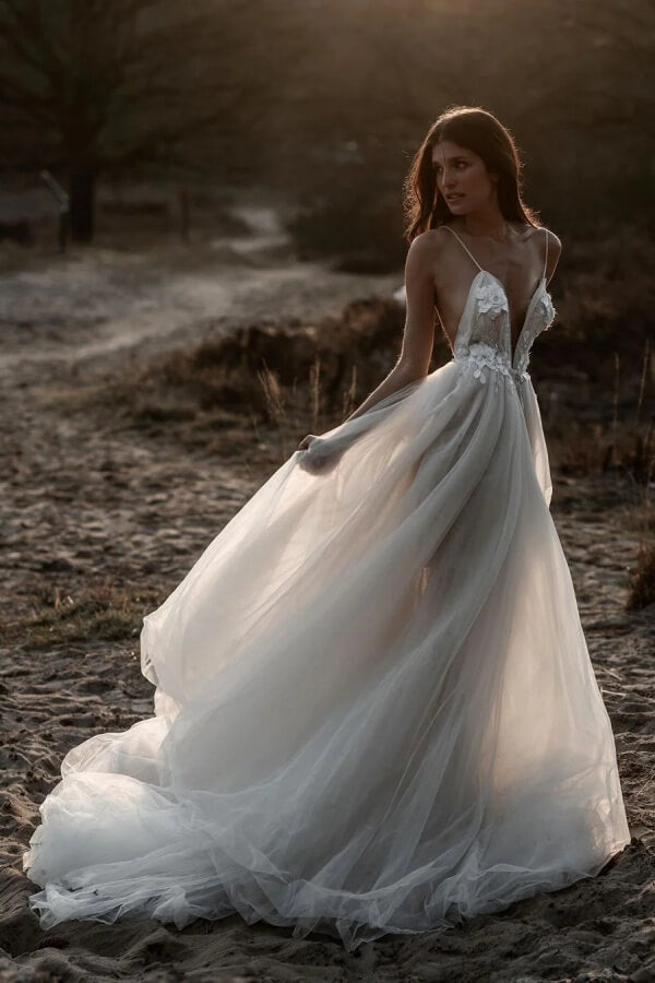 Tulle A Line V Neck Spaghetti Straps Lace Appliques Rustic Wedding Dresses, PW489 image 2