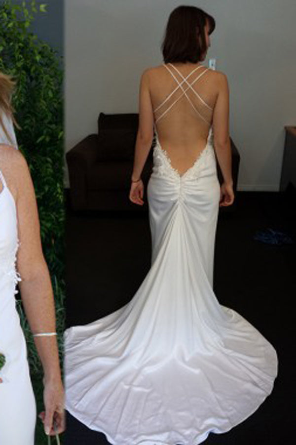 Simple Court Train Backless V Neck Sleeveless Wedding Dress with Appliques, PW166